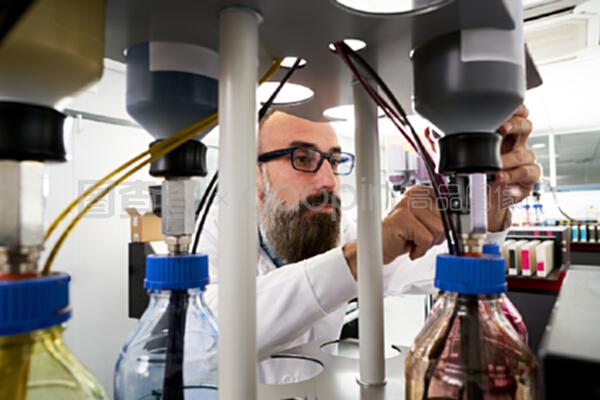 数字广告设计浪潮下，传统转移印刷行业的男性从业者如何破局求生？